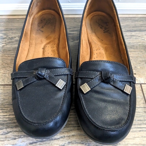 Naturalizer Flat Loafer - Picture 1 of 6